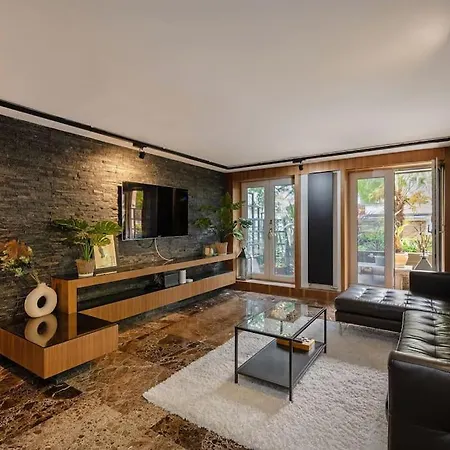 Deluxe 2-Bed Apartment With 24 Hour Security & Private Terrace